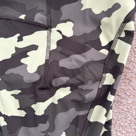LuluLemon Swift Speed HR Tight 28": Camo - Picture 4 of 7